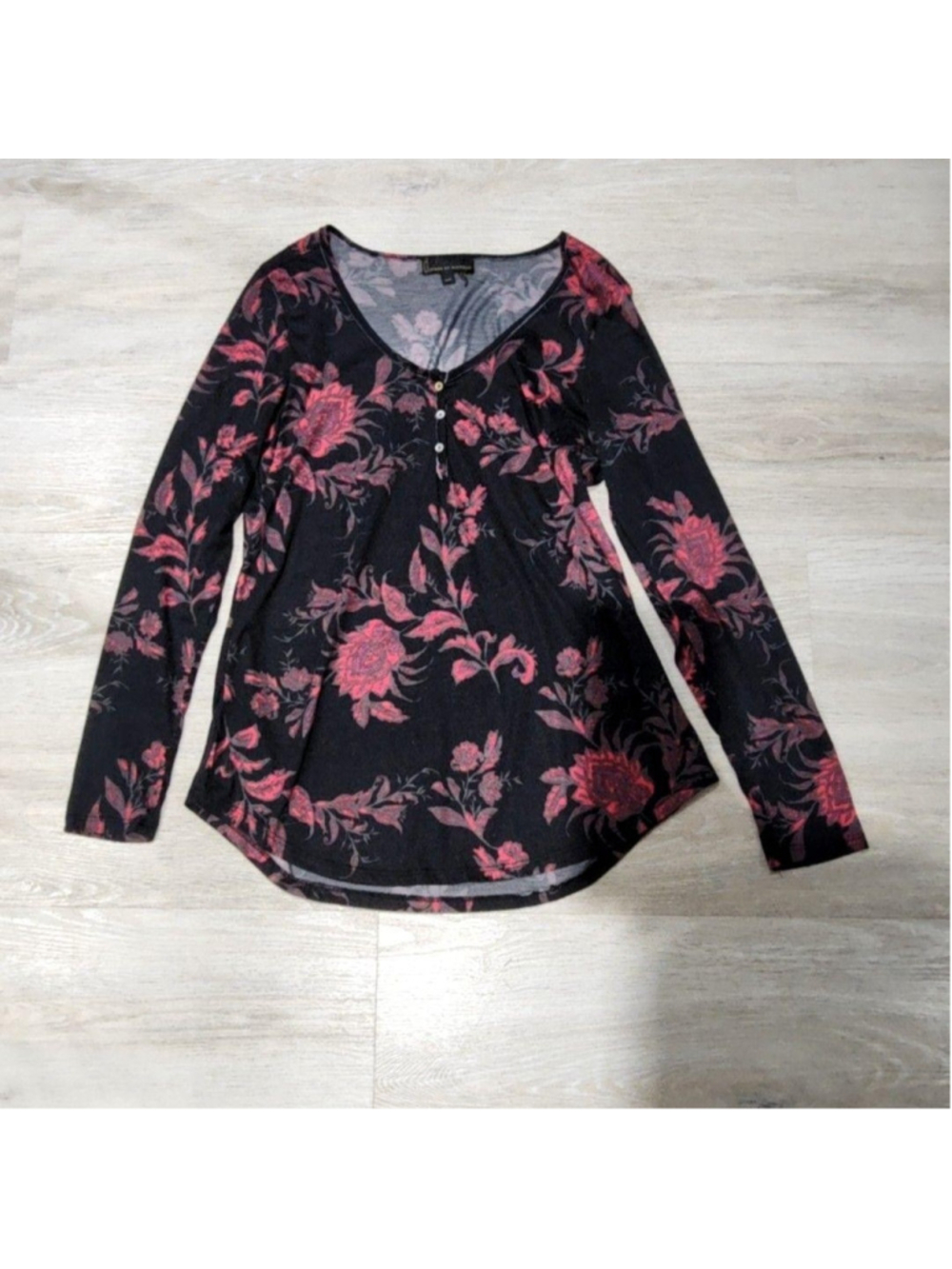 Jeans By Buffalo T-Shirt Womens M Black Floral Henley Long Sleeve Casual Top